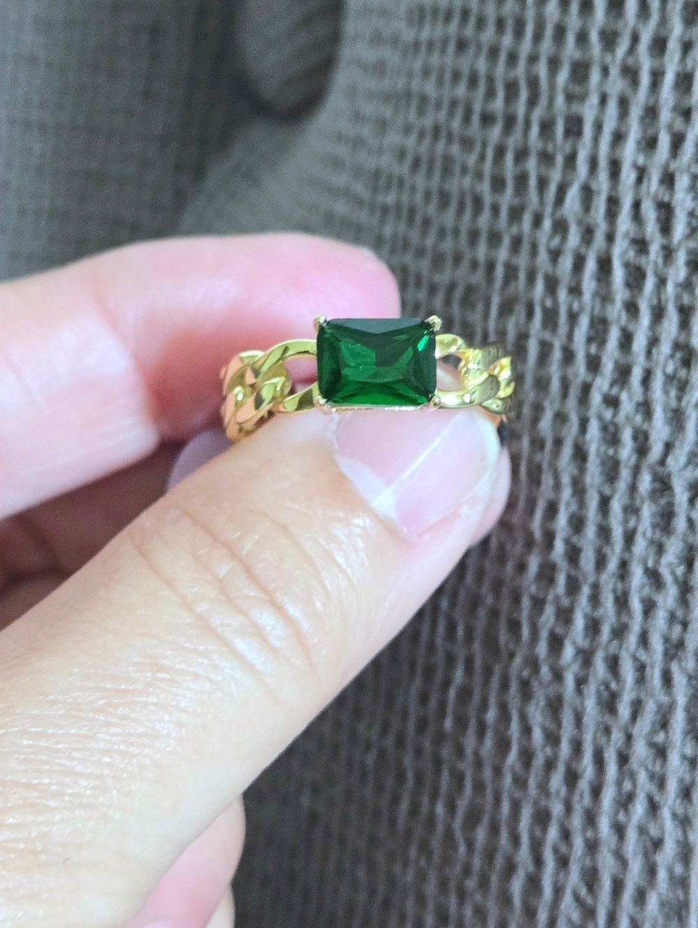 ✨️HP✨️ Rachel Zoe Gold💛 Chain⛓️ Link Ring💍 With Green Gemstone - NWT - Picture 2 of 16